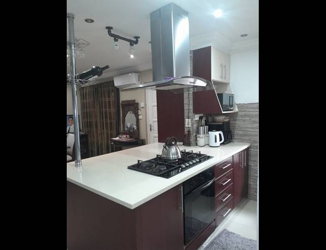 2 BEDROOM SIMPLEX FOR SALE IN SHERWOOD